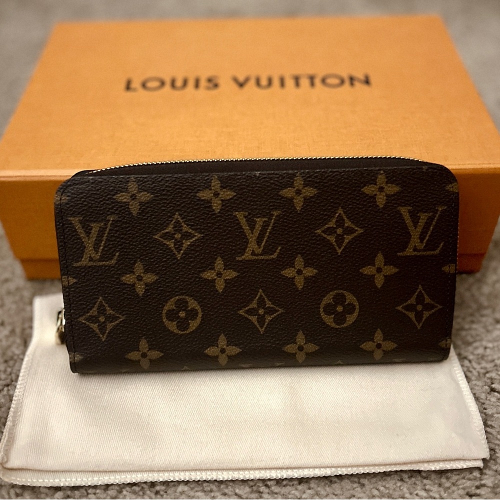 Louis Vuitton Monogram Brown and Gold Card Holder - Picture 3 of 13